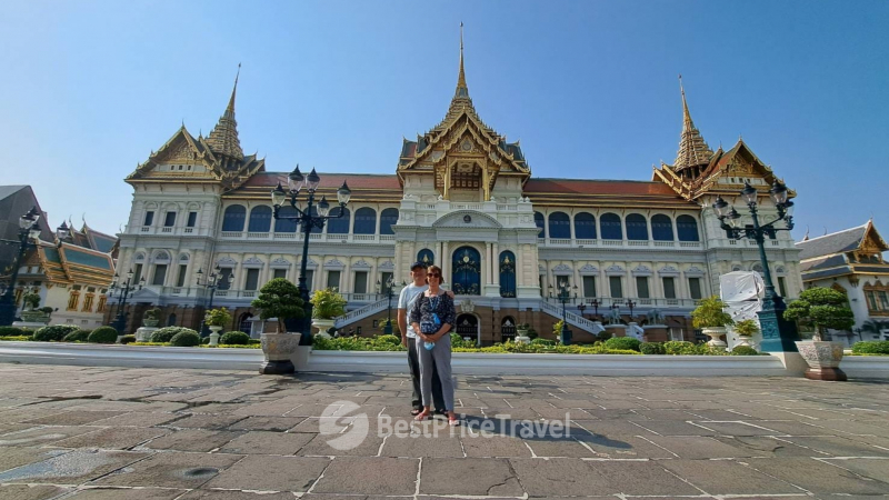 Day 2 Take A Picture At A Grand Palace