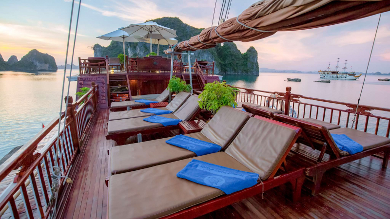 Relax on the Sundeck of dragon Pearl