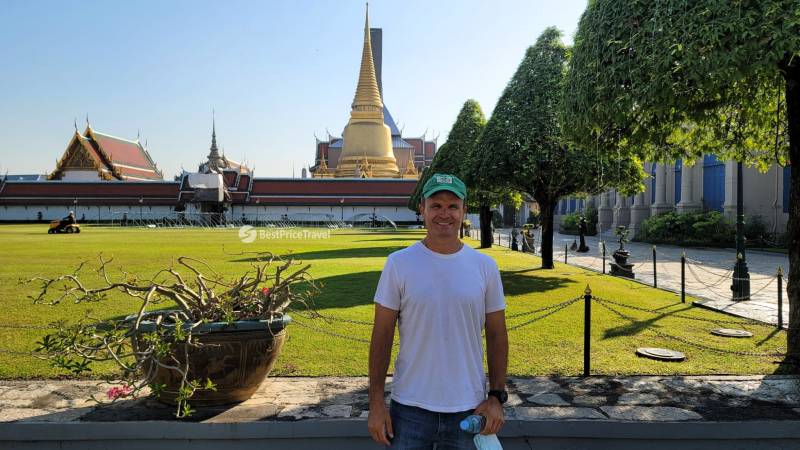 Day 2 Take A Picture At The Grand Palace