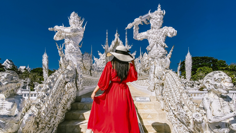 Day 7 Discover The Wonderful Wat Rong Khun