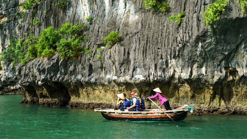 Discover Halong Bay On A Boat