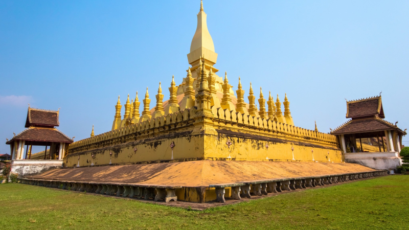 Day 6 Admire The Magnificent That Luang Stupa