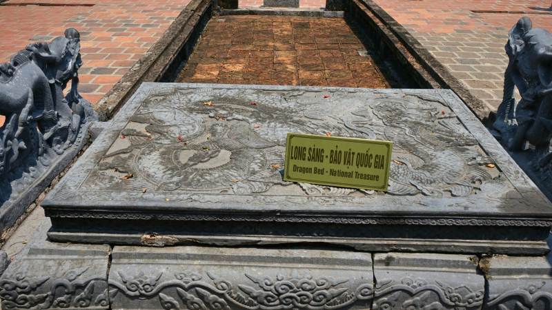 Dragon Bed National Treasure At King Dinh Temple