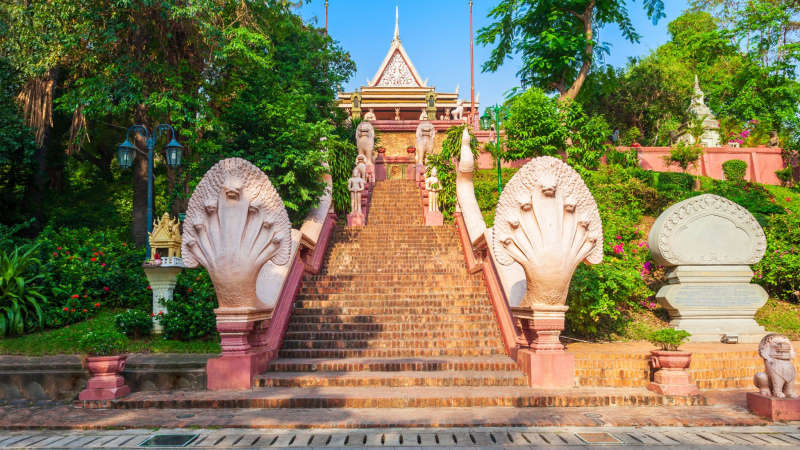 Explore The Unique Architecture Of Wat Phnom