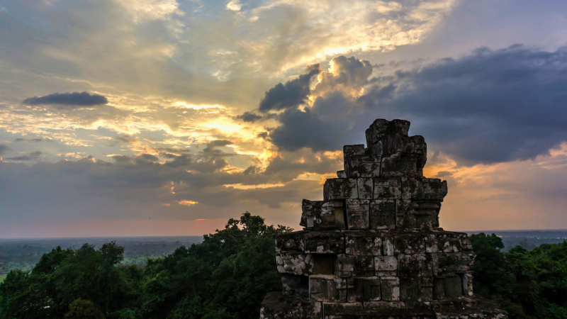 Day 2 Walk To The Top Of Bakheng Hill To Bask In The Sensational View Of Angkor Sunset