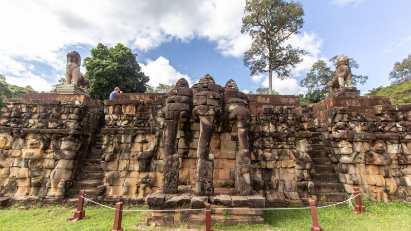Day 1 Discover The Elephant Terrace To Look At The Intricately Carved Stone Wall With Elephant Shaped Stone Columns