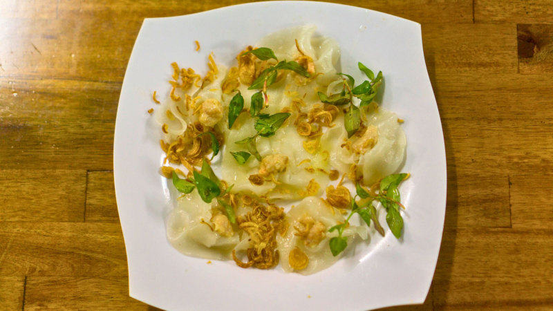 Feast On Delicious White Rose Dumplings (Banh Vac) A Hoi An Specialty