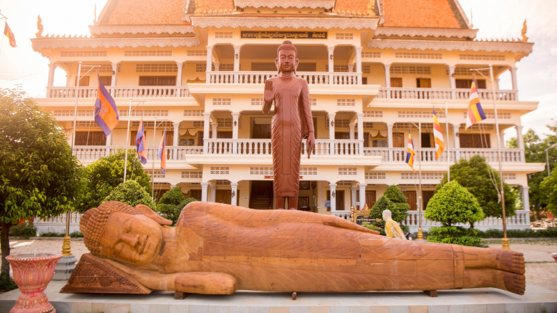Kampong Thom With Unique Statue