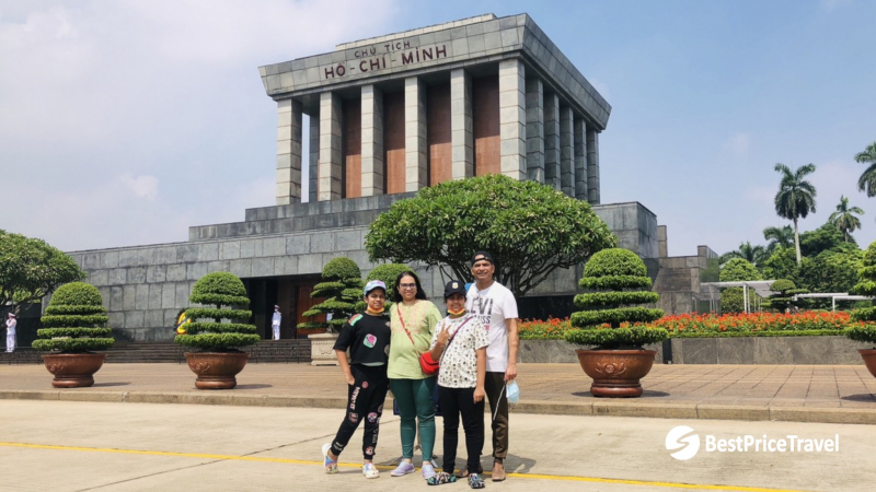 Visit Deferent Ho Chi Minh Mausoleum