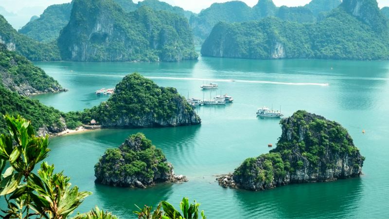 Admire The Stunning Beauty Of World Heritage Halong Bay