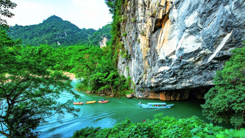 Explore Phong Nha Cave & DMZ 4 Days