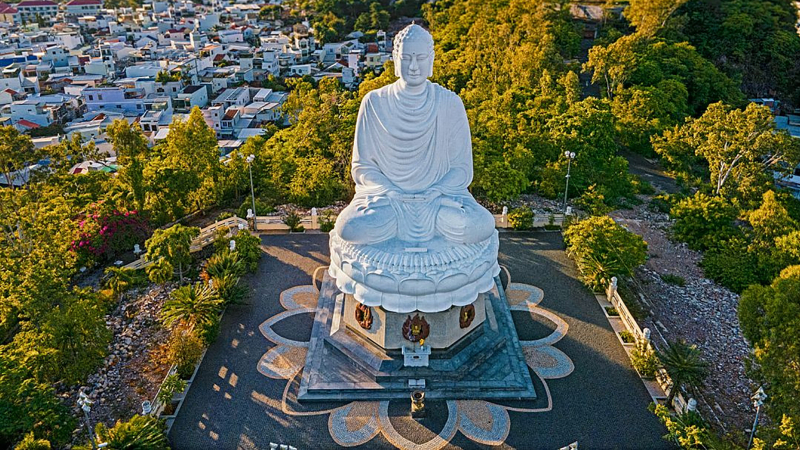 Visit Long Son Pagoda