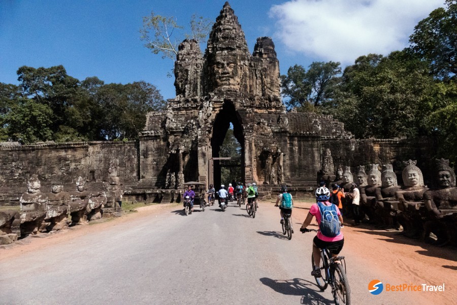 Biking to Angkor Thom