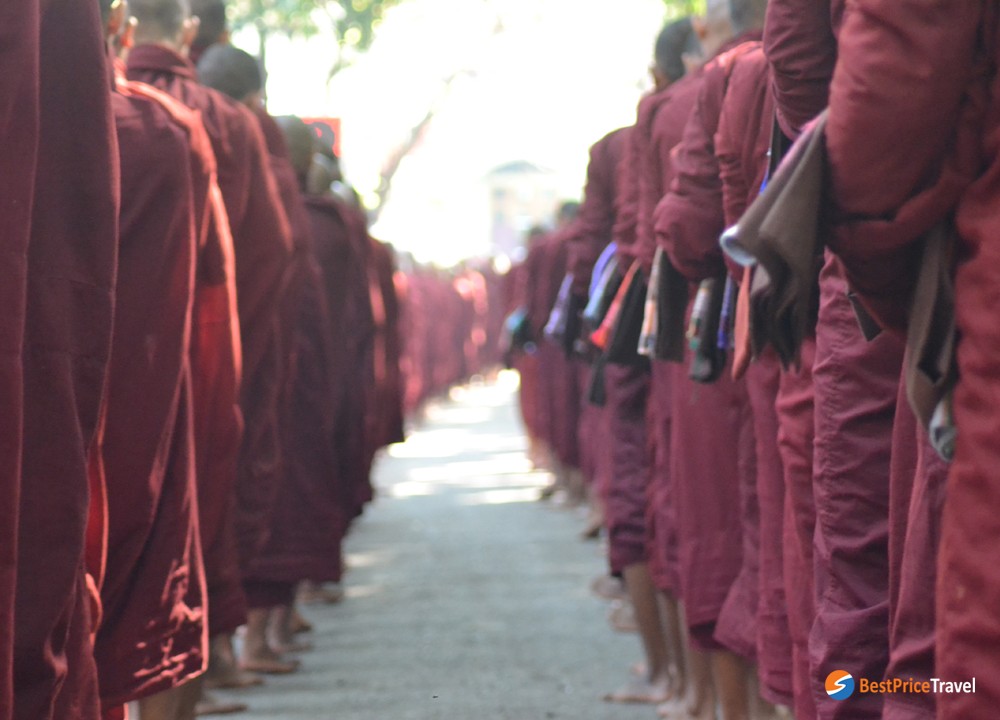 Monks queue for lunch at Mahagandayon Monastery