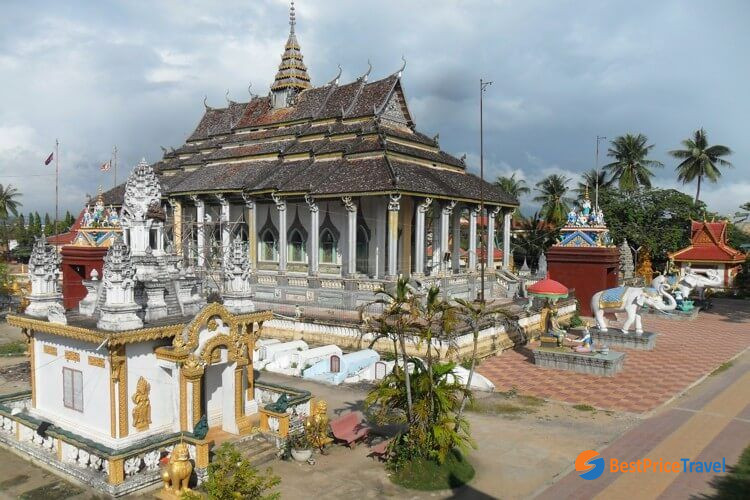 Wat Tahm Rai Saw