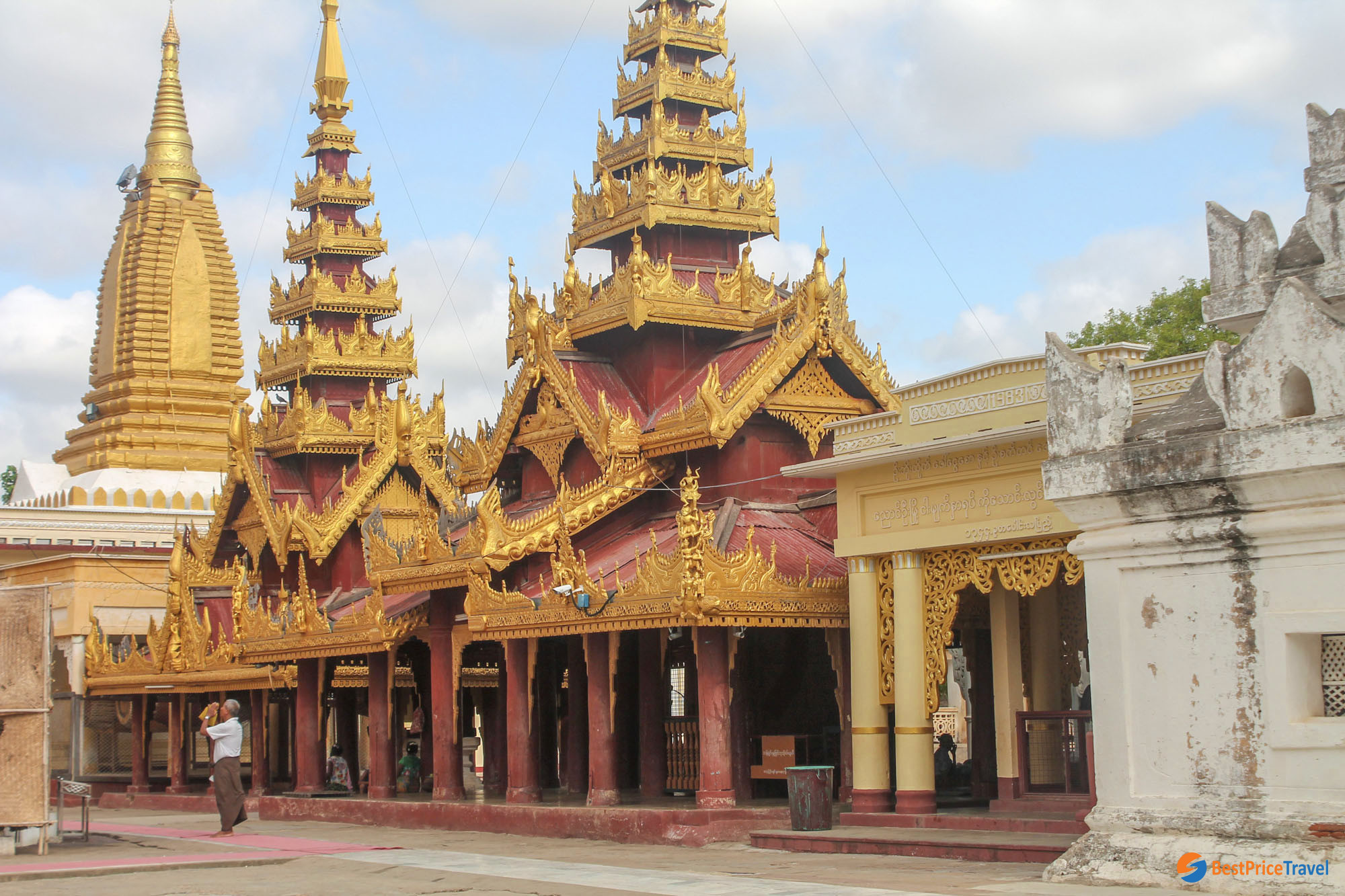 Shwezigon Pagoda Pagan2