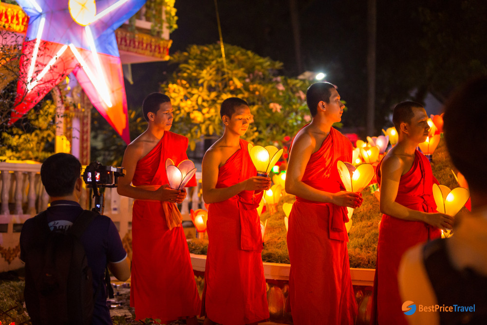 Monk Are Praying On The Ending Day Of Buddhist Lent At Ong Teu Temple