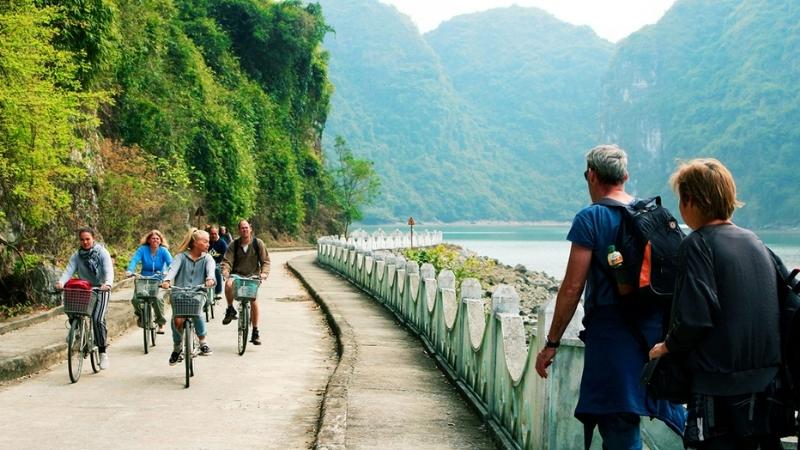 Go Cycling In Viet Hai Village