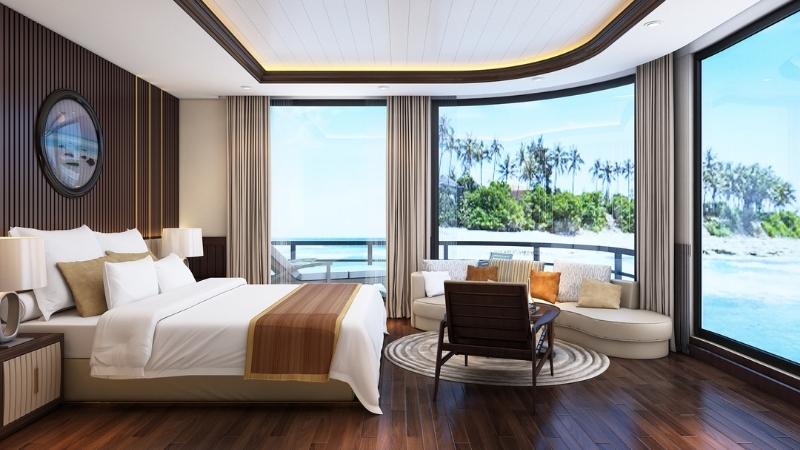Senior Suite with private balcony view to Ha Long Bay