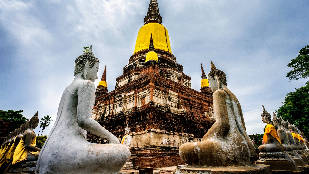 Visit The Buddhist Temple Wat Yai