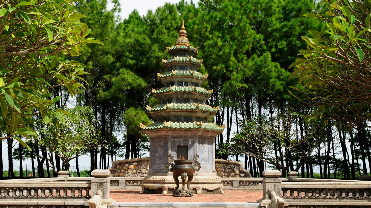 Day 6 Peaceful Thien Mu Pagoda Lies Beside The Perfume River