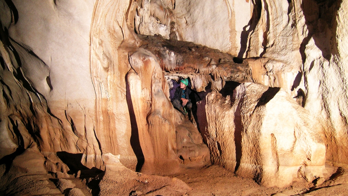 See The Most Beautiful And Famous Limestone Cavern Tham Phoukham Caves