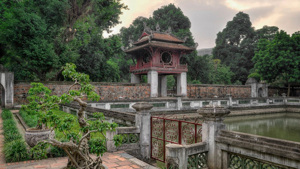 Take A Tour To Hanoi Temple Of Literature The First University Of Vietnam