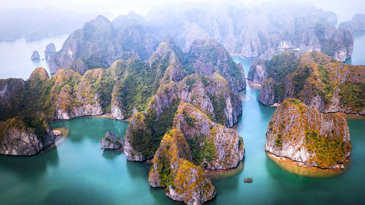 Stunning & Magnificent Scenery Of Halong Bay