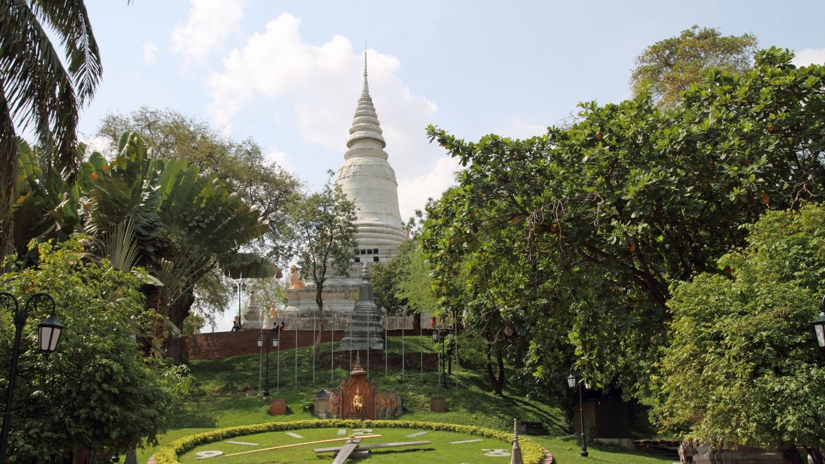 Wat Phnom The Only Hill In Town With Sacred Sites