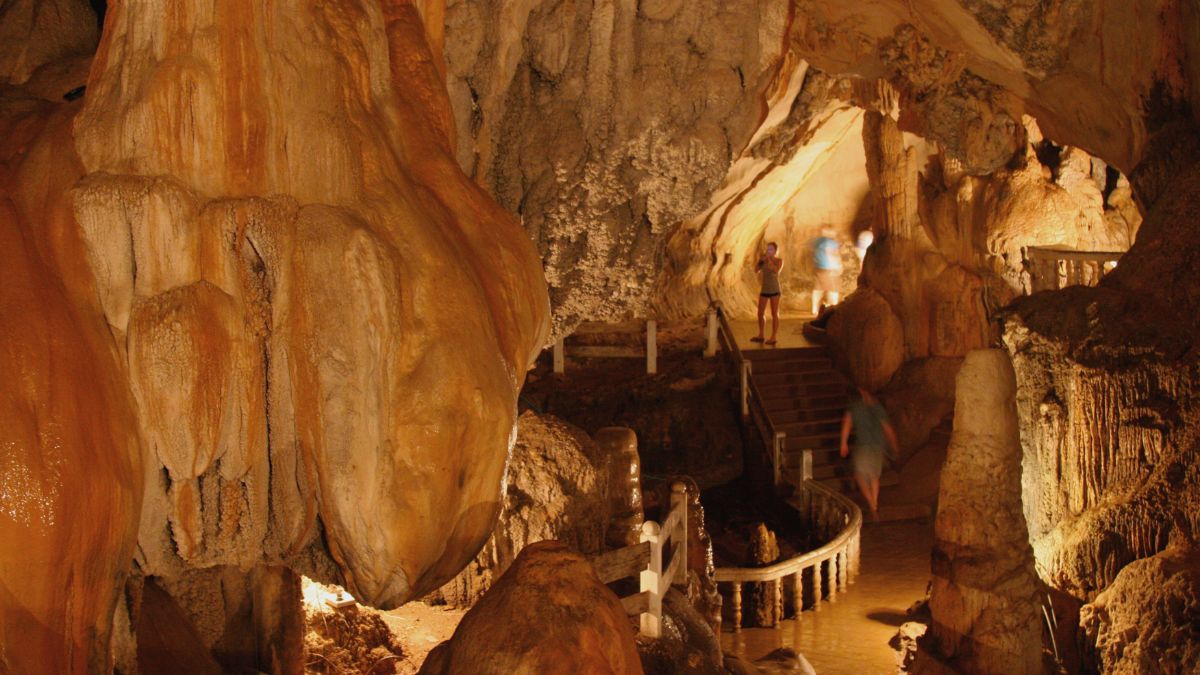 Pay A Visit To The Magnificent Tham Jang Cave