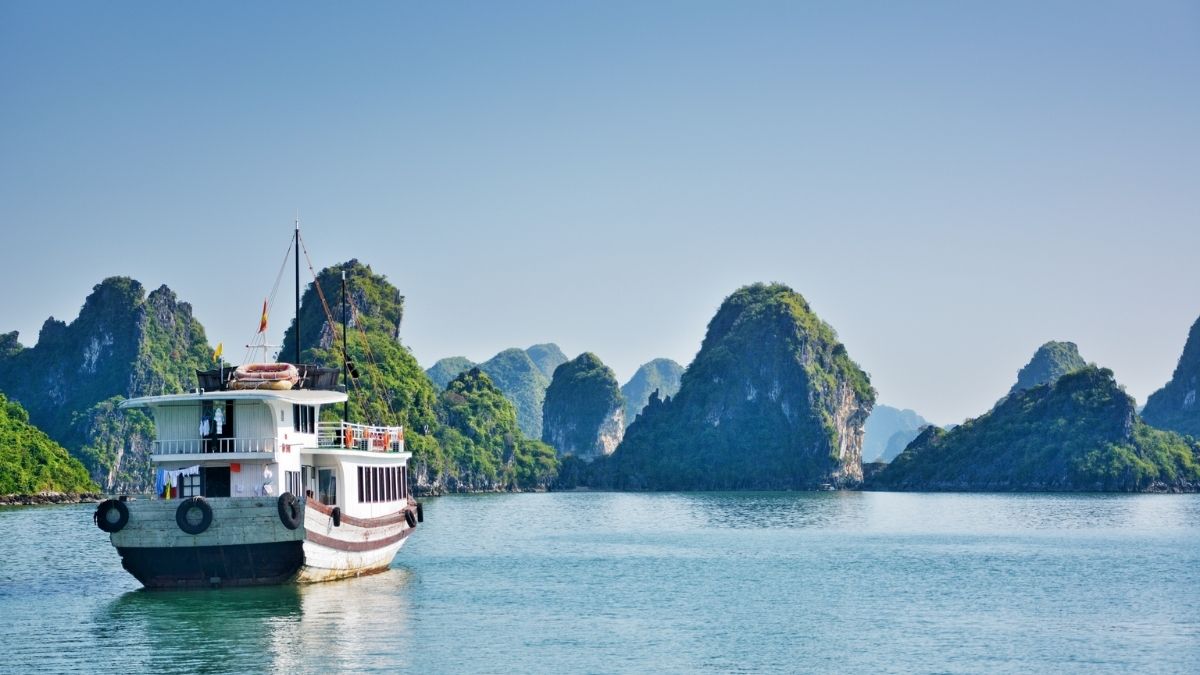 Spend A Night On A Cruise In Halong Bay