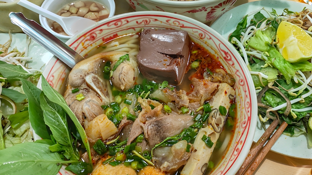 Savory Bun Bo Hue (Hue Spicy Beef And Pork Noodles)