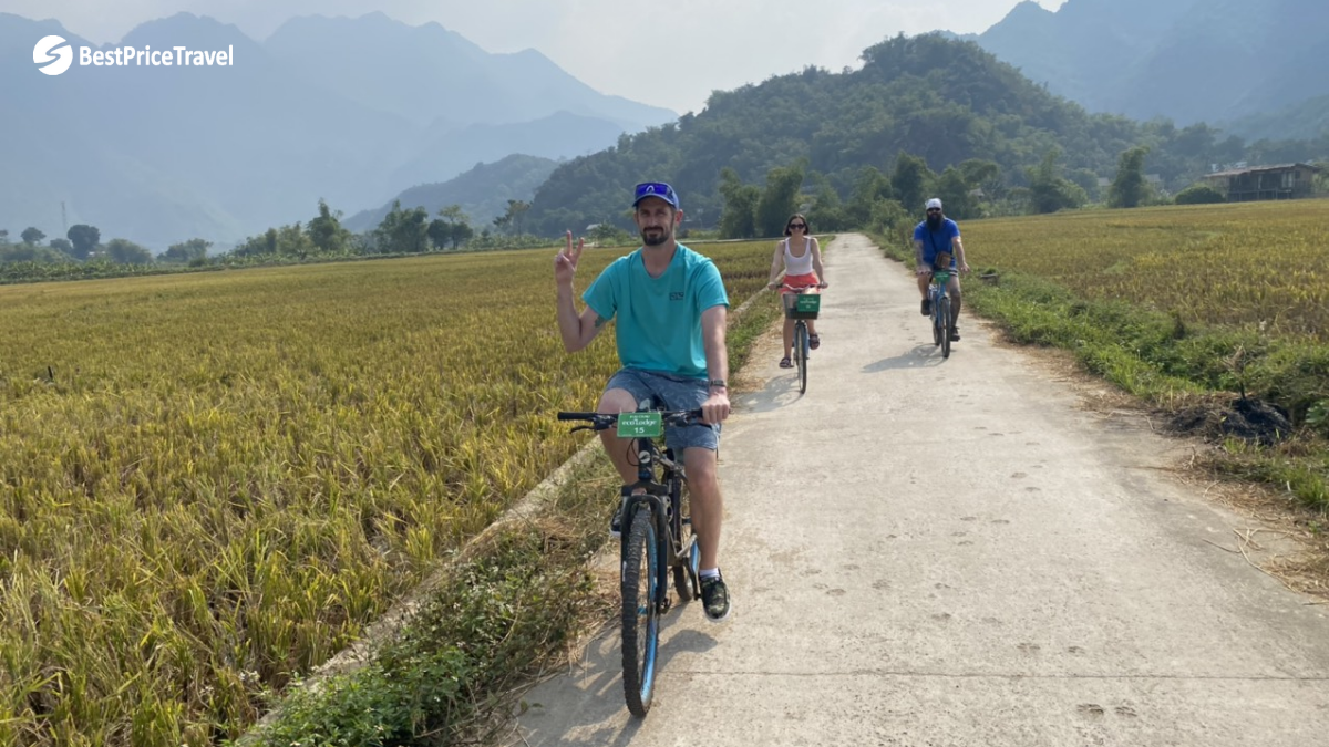Cycle Through The Village And Enjoy The Fresh Air Of The Countryside
