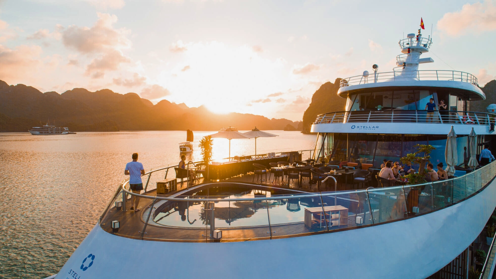 Immerse Yourself In The Sunset Of Halong Bay With An Overnight Cruise