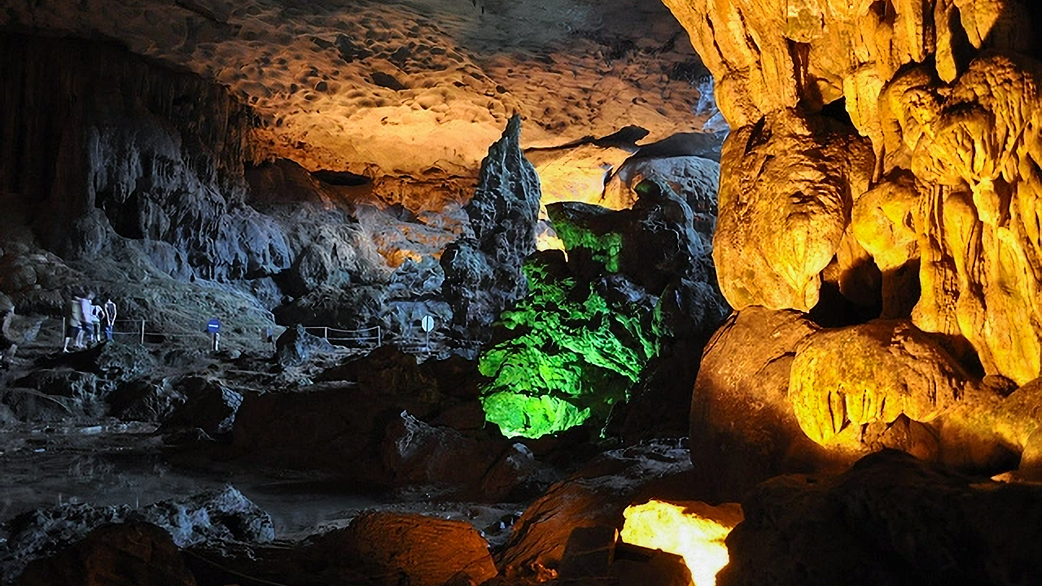 Magnificent Sung Sot Cave