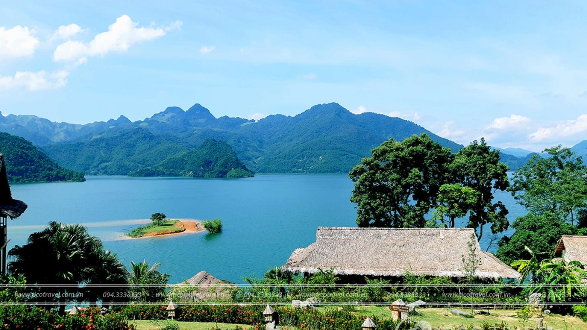 Enjoy The Tranquility In Hoa Binh Lake