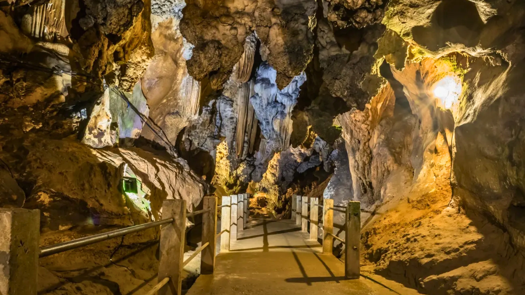 Day 5 Explore The Amazing Beauty Inside The Chiang Dao Cave