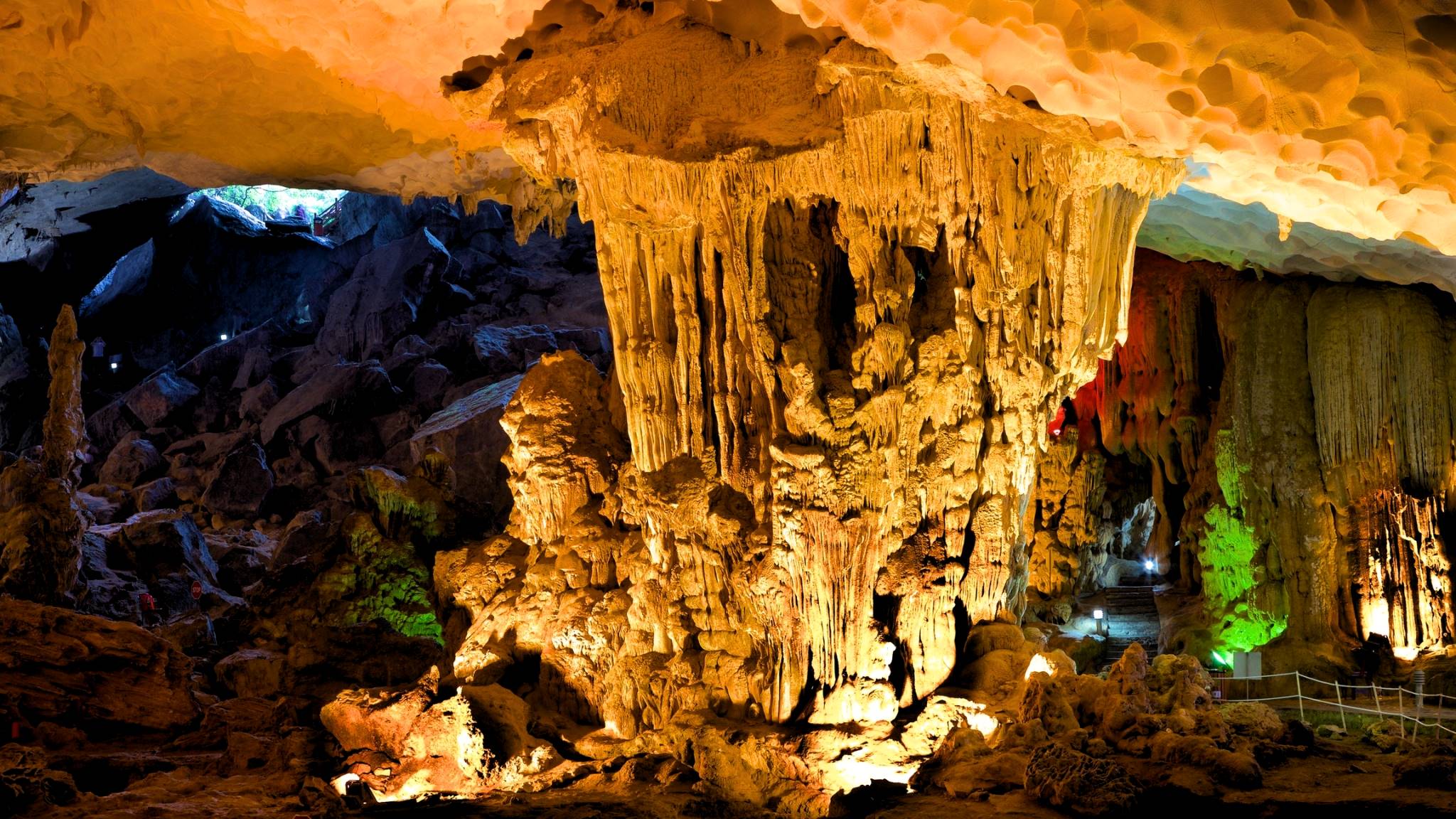 The giant Sung Sot Cave