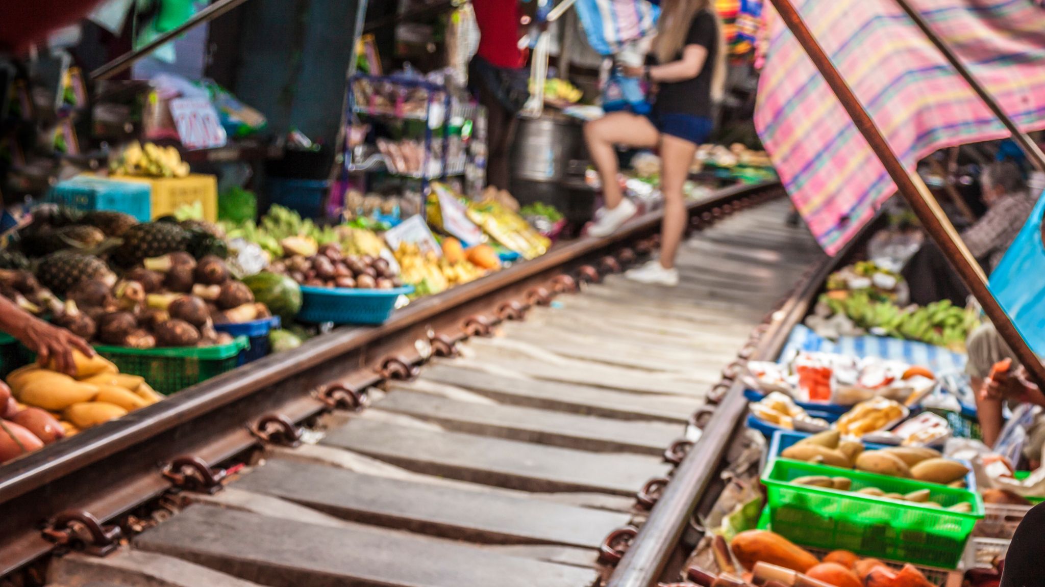 Day 10 Take A Real Look Of The Maeklong Train Market