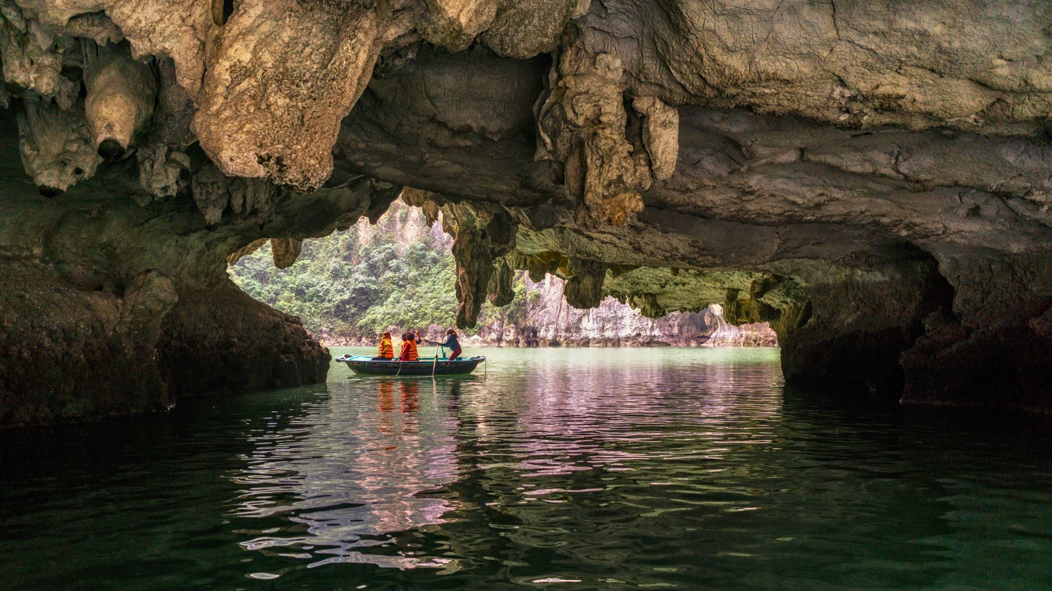 Day 12 Discover The Natural Beauty Of Halong Bay's Caves