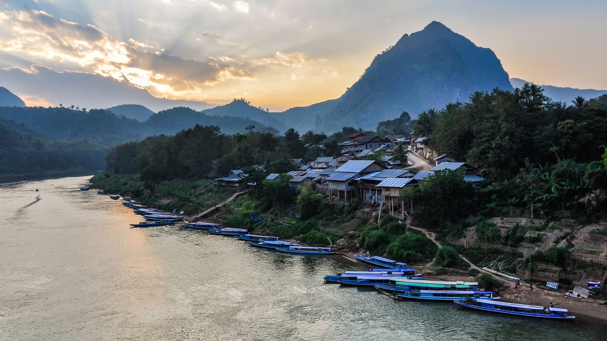 Day 11 Admire The Amazing Sunset In Nam Ou River