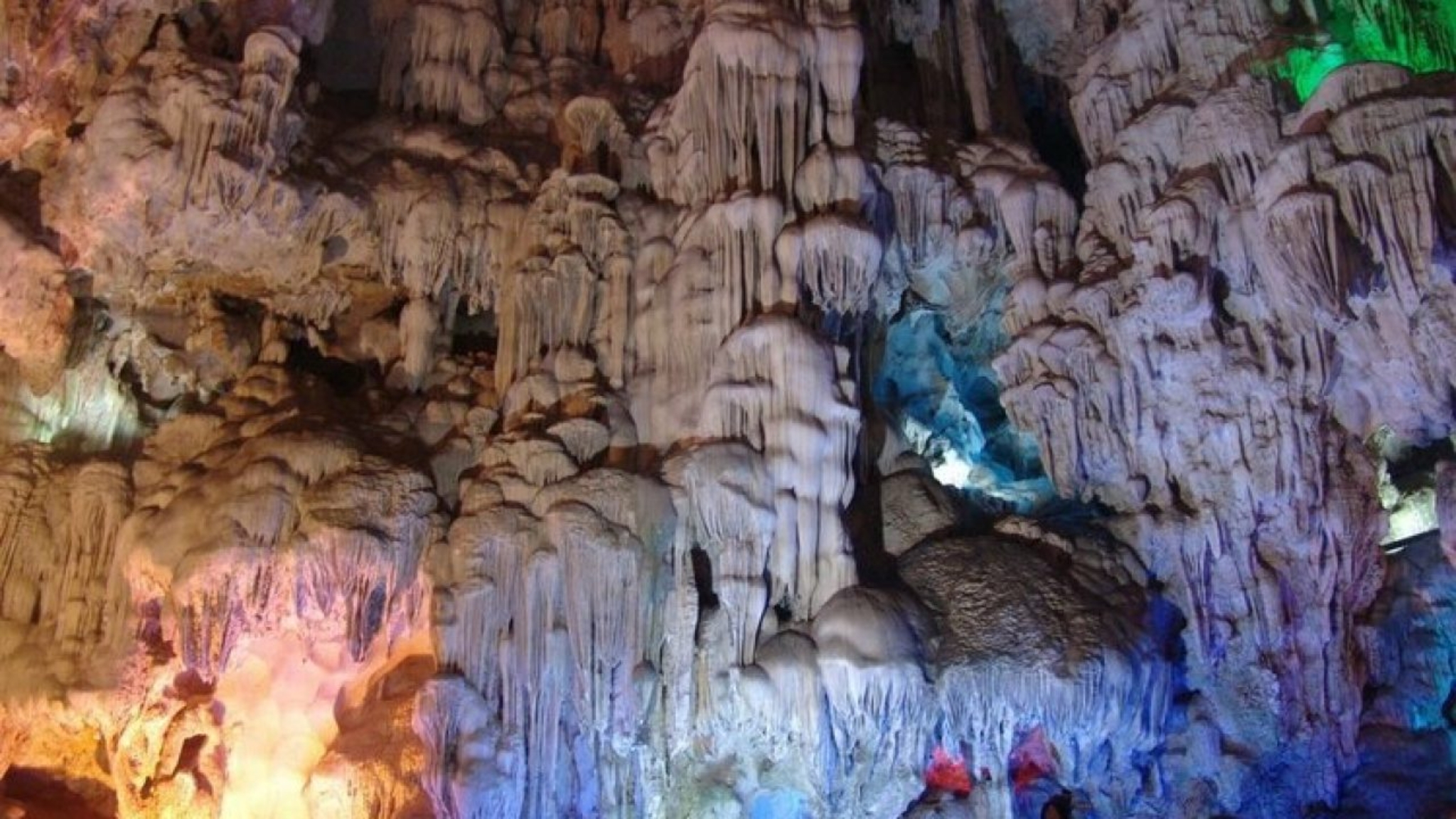 Explore the beauty of Trung Trang Cave