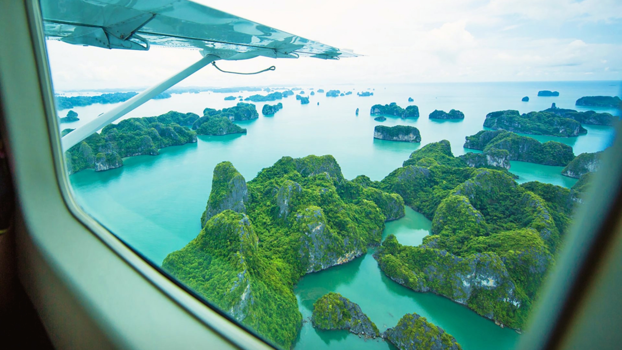 Admire Spectacular View Of Halong Bay