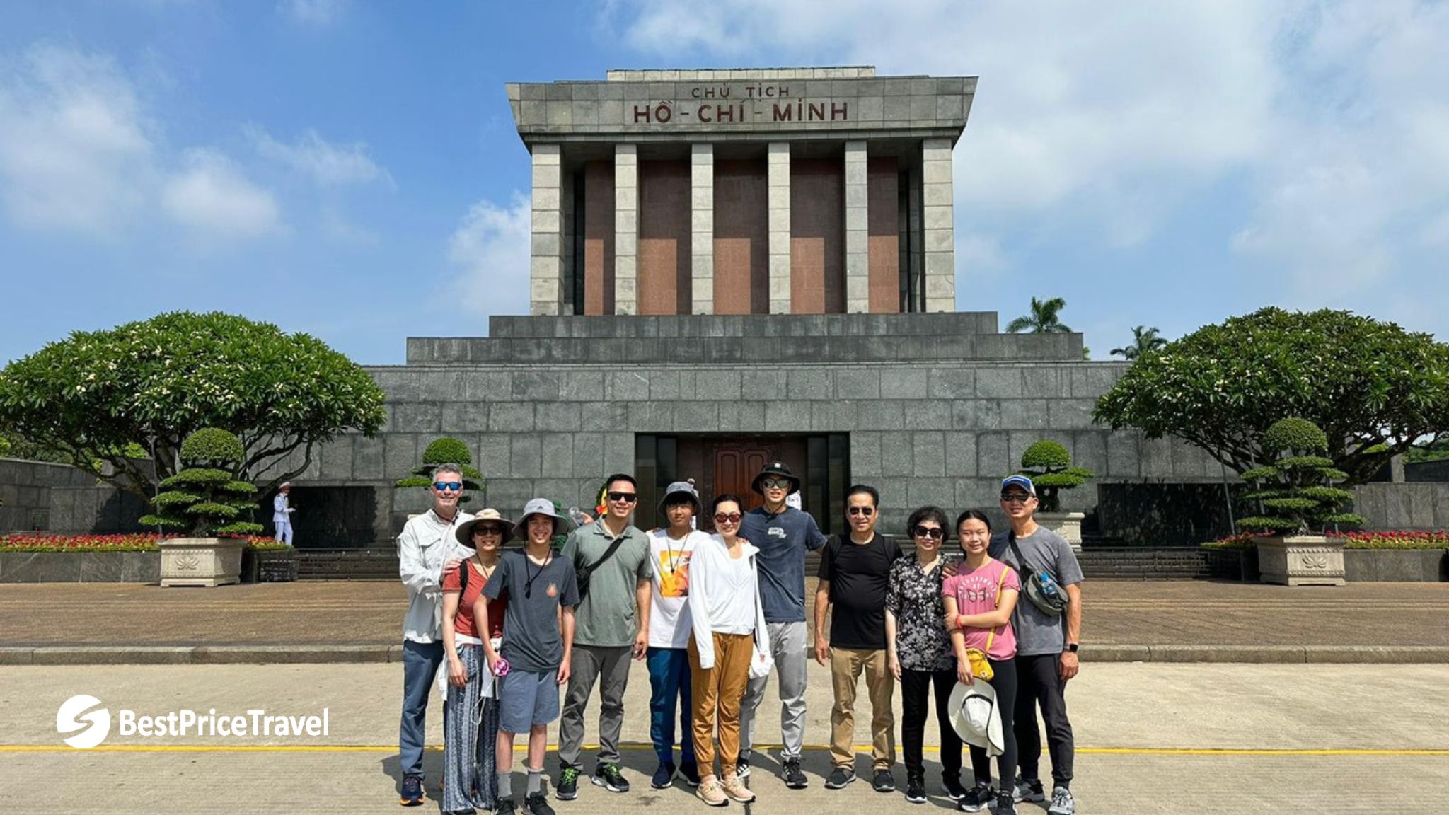 Day 2 Pay A Visit To The Ho Chi Minh Mausoleum