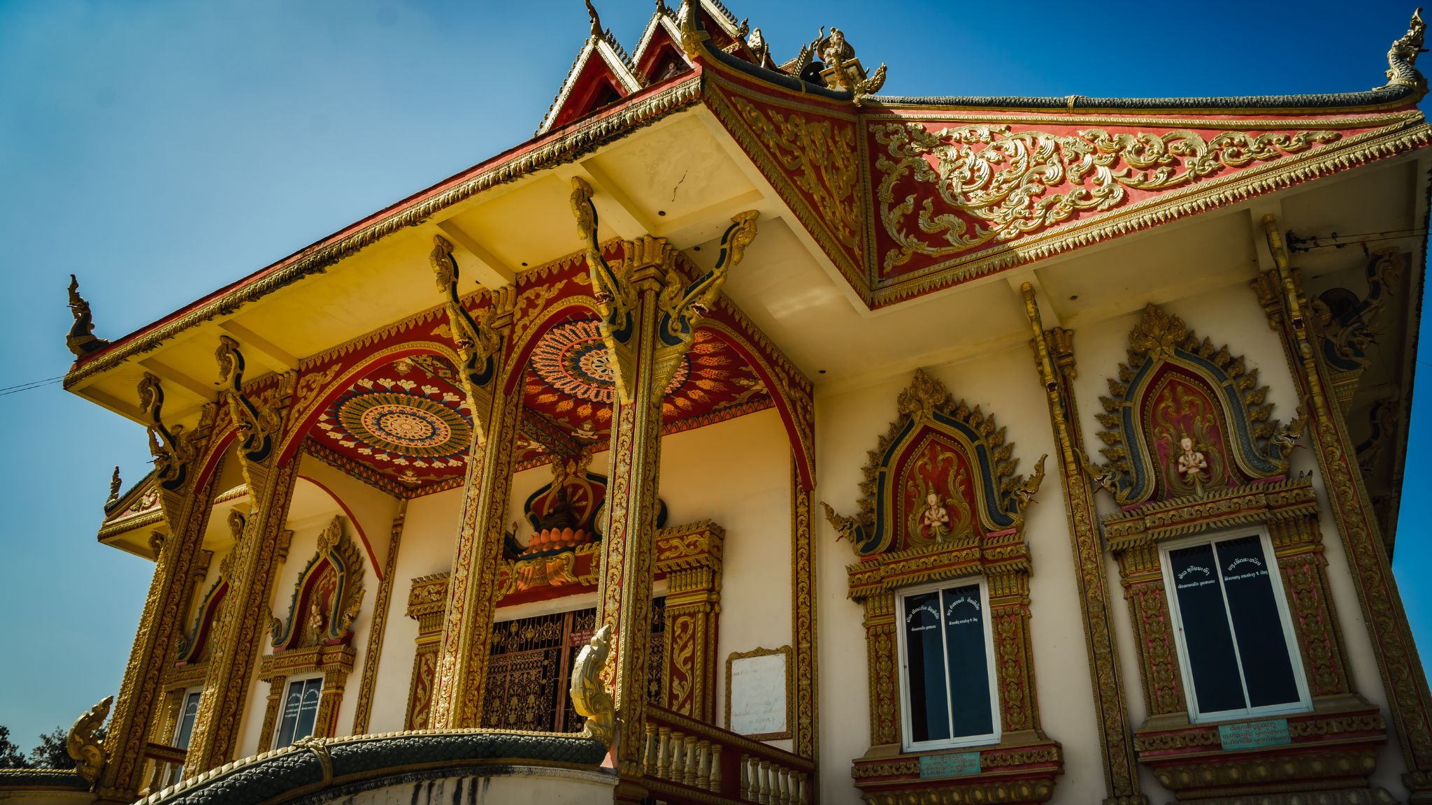 Day 11 Discover The Beautiful 16th Century Temple Of That Ing Hang