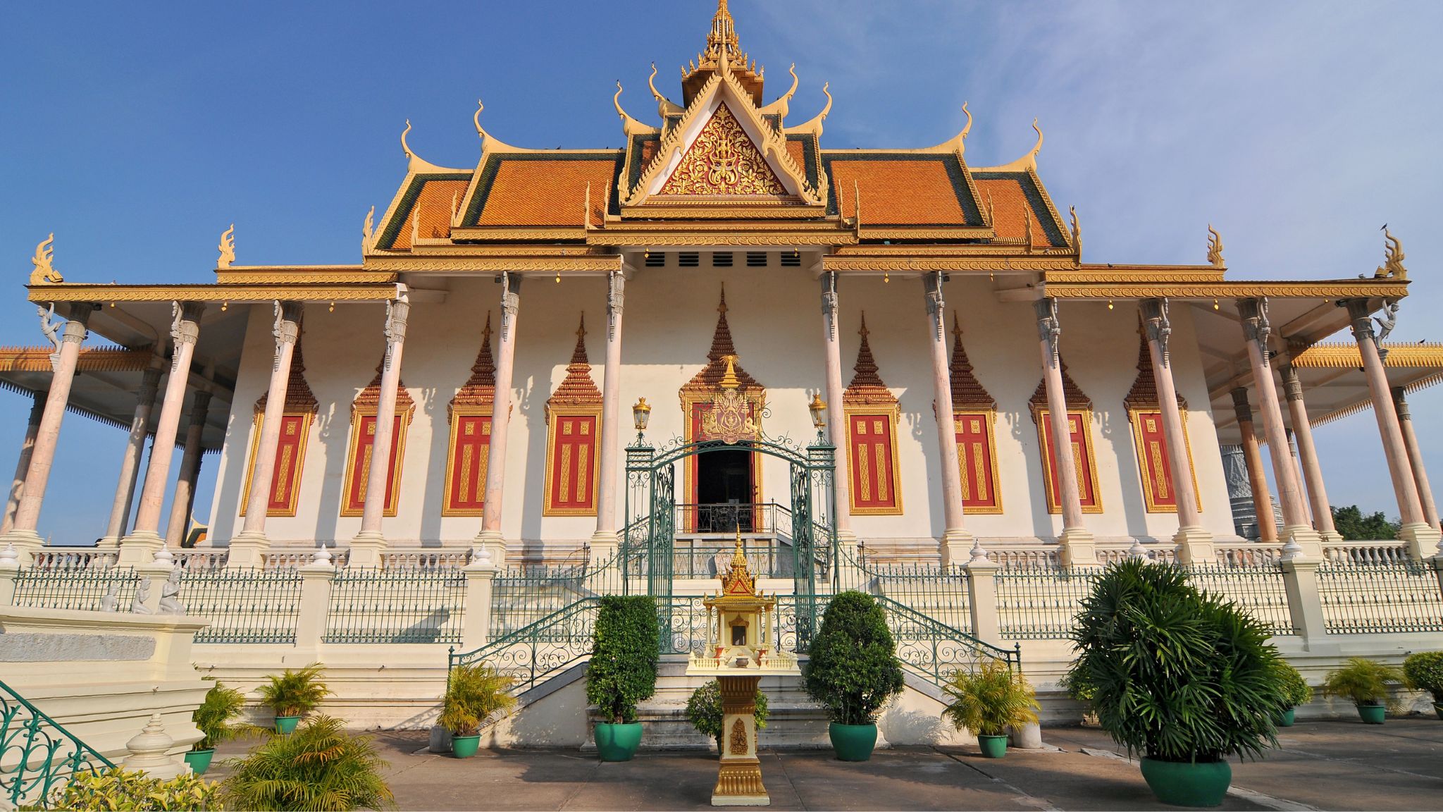 Day 1 Cycling Tour To Visit Cambodia's Royal Palace