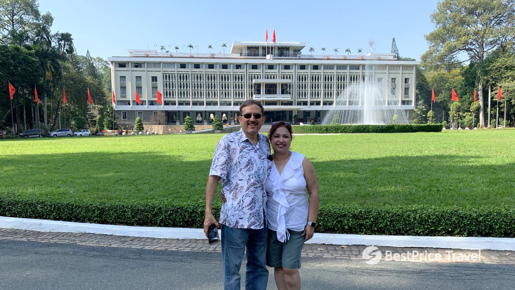 Day 12 Take Photos With The Independence Palace