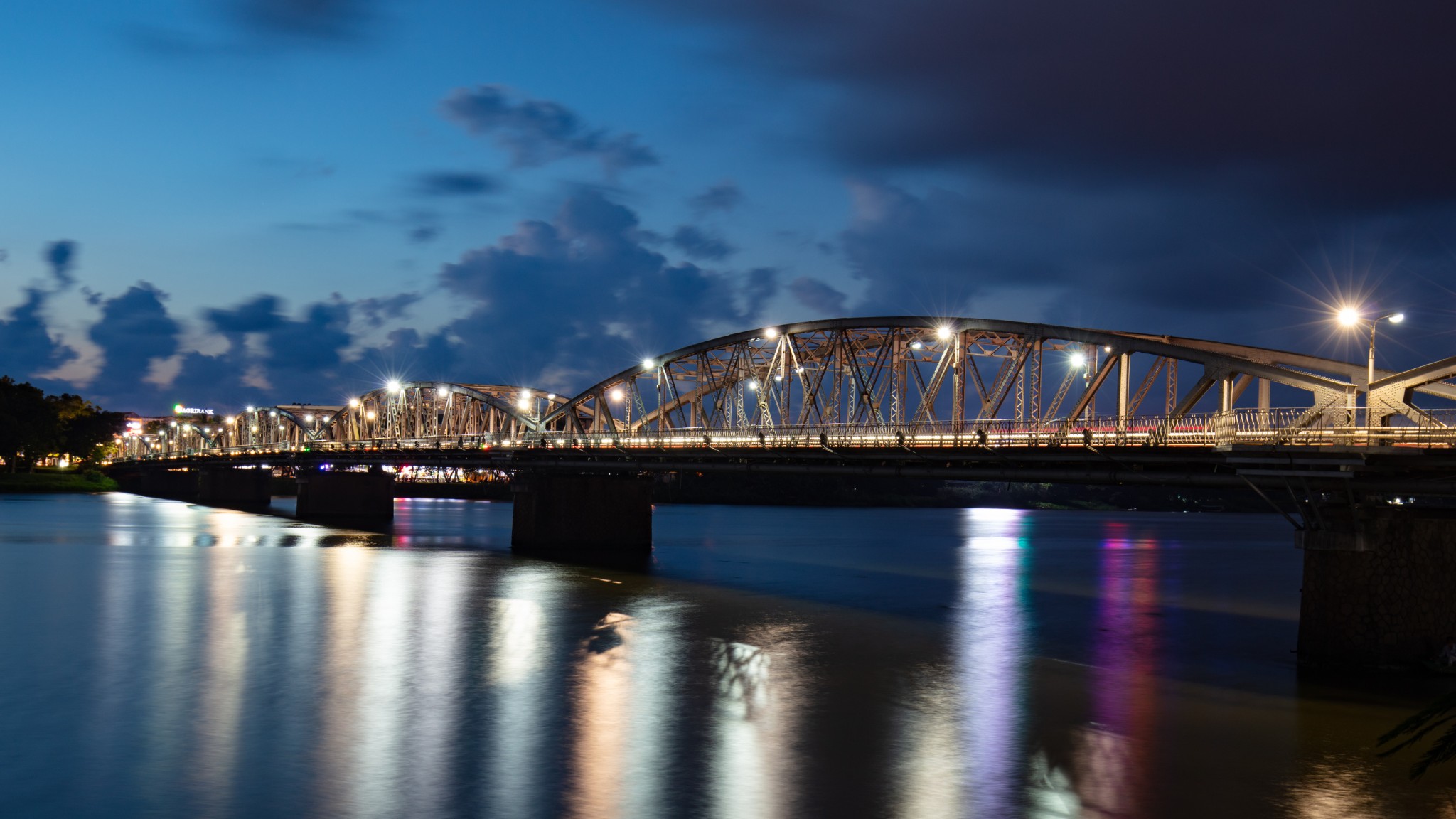 Day 5 Truong Tien Bridge At Night