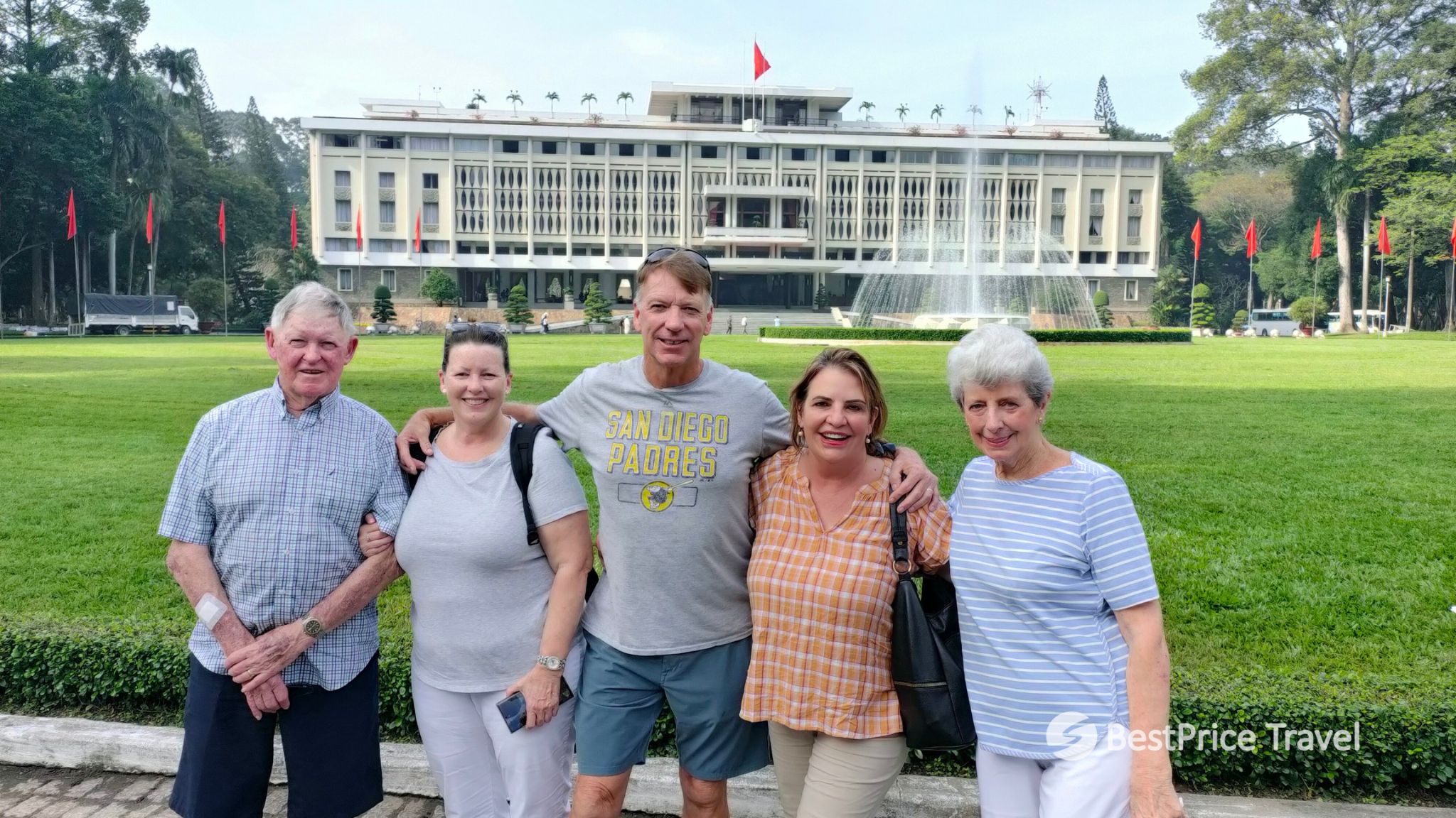 Day 2 Check In With Your Family In Front Of The Reunification Palace