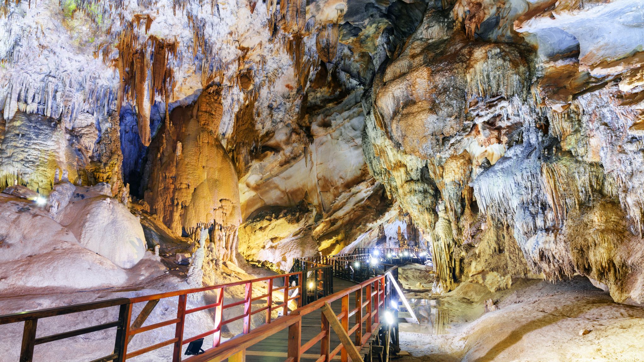 Day 2 Marvel At The Breathtaking Beauty Of Paradise Cave